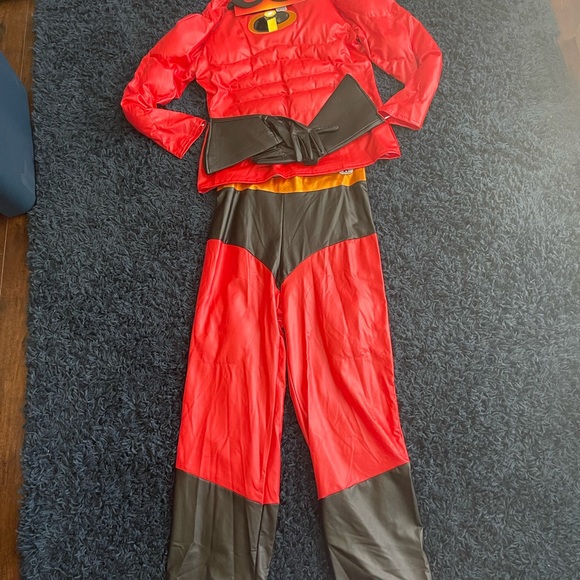 COPY - Official Disney Pixar Mr. Incredible costume from Incredibles 2 in size … - Picture 2 of 4